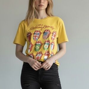 Rolling Stones Yellow Graphic Band Tee Women’s Medium 100% Cotton